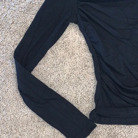 NWT Women's Black Off The Shoulder Long Sleeve Form Fitting Ruched Top XS - Picture 5 of 10